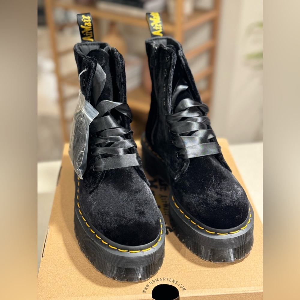 RARE Dr. Martens Black Velvet Jadon Black On Black Sz 7 Ribbon Laces